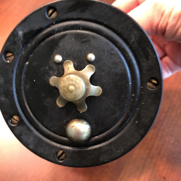 Vintage fishing reel 250 yd free spool - Picture 3 of 4